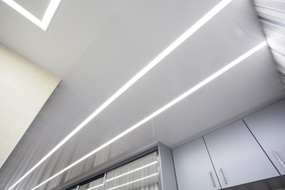 Заказать световые потолки с линией света в г. Белёв